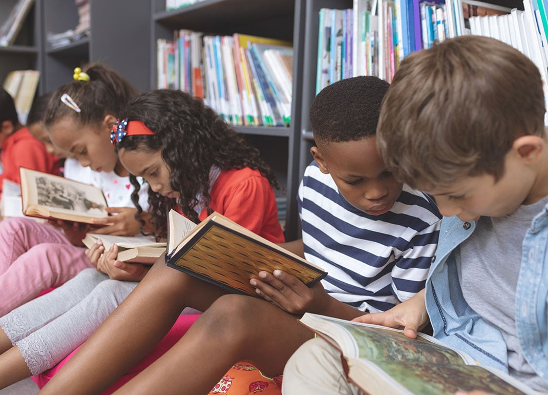 kids-studying-books