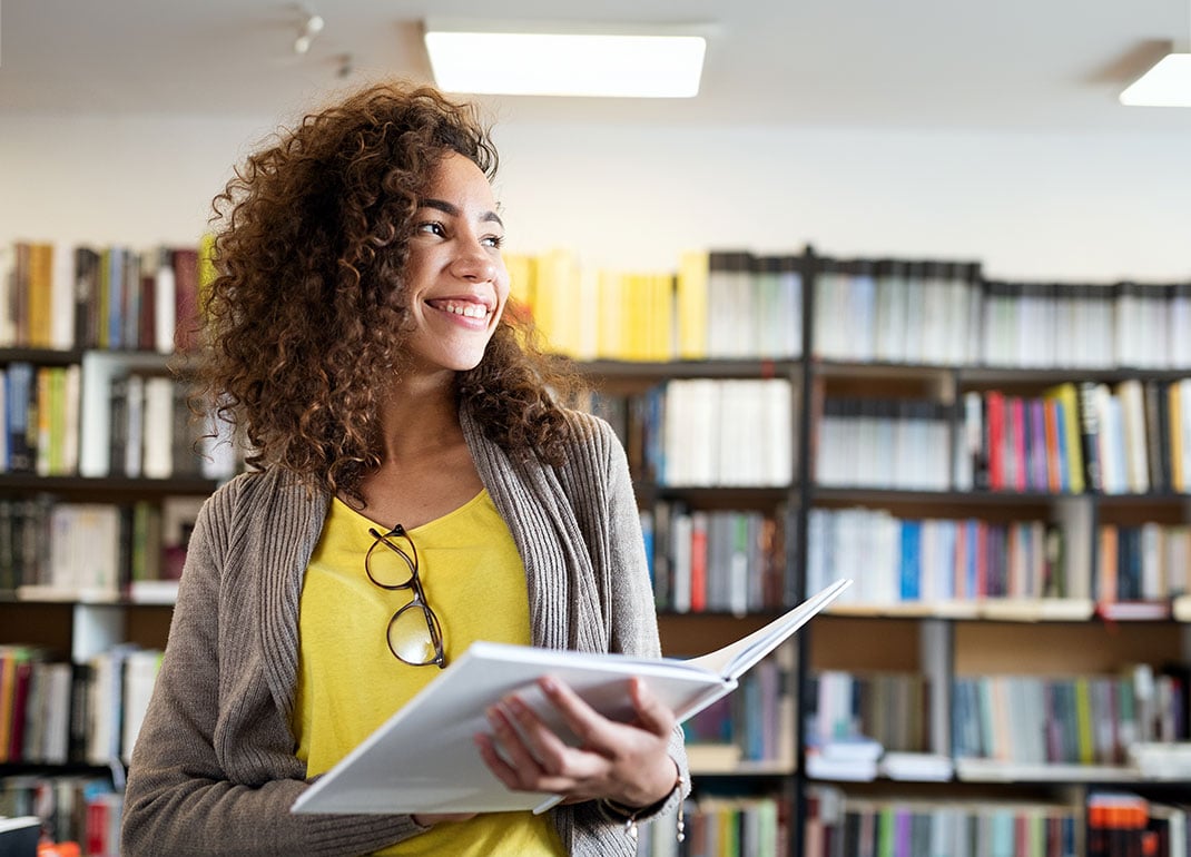 teacher-in-library